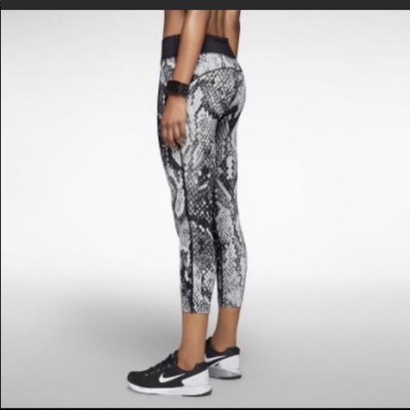 Nike Pants - Nike Epic Lux Snakeprint Crops